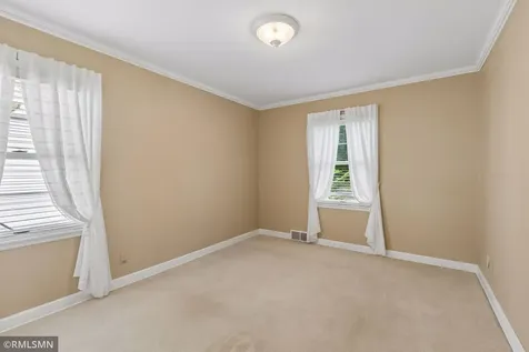 2133 Highland Parkway Saint Paul MN 55116
