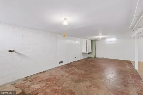 2133 Highland Parkway Saint Paul MN 55116