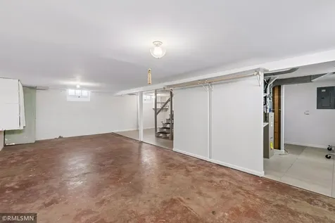 2133 Highland Parkway Saint Paul MN 55116