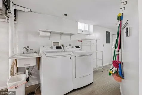 2133 Highland Parkway Saint Paul MN 55116