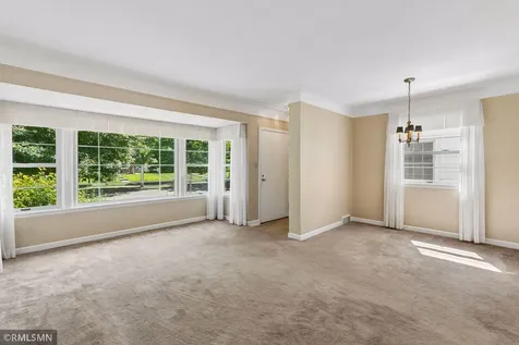 2133 Highland Parkway Saint Paul MN 55116