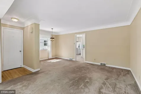 2133 Highland Parkway Saint Paul MN 55116