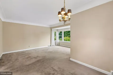 2133 Highland Parkway Saint Paul MN 55116