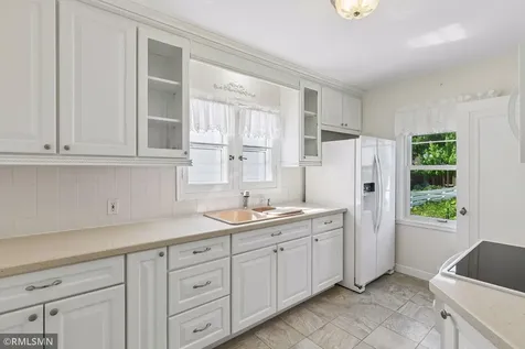2133 Highland Parkway Saint Paul MN 55116