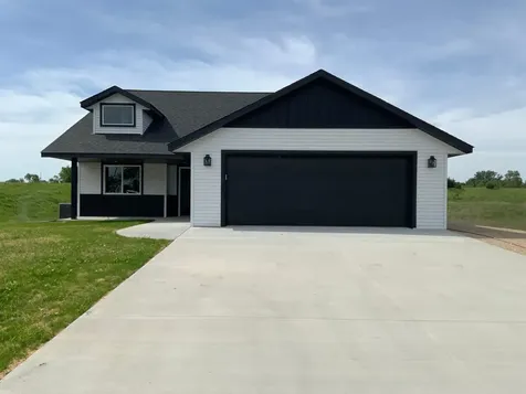 7 Cottonwood Lake Boulevard Windom MN 56101