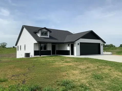 7 Cottonwood Lake Boulevard Windom MN 56101
