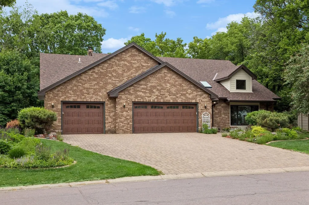 13673 Duluth Drive Apple Valley MN 55124