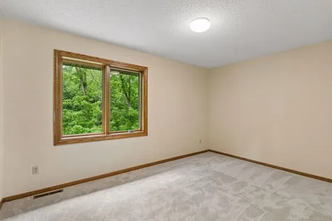 13673 Duluth Drive Apple Valley MN 55124