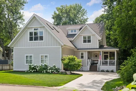 180 Bell Street Excelsior MN 55331