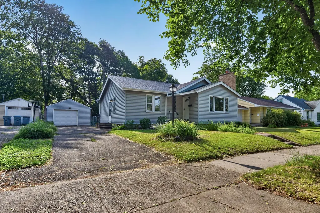 4034 Zane Avenue N Robbinsdale MN 55422