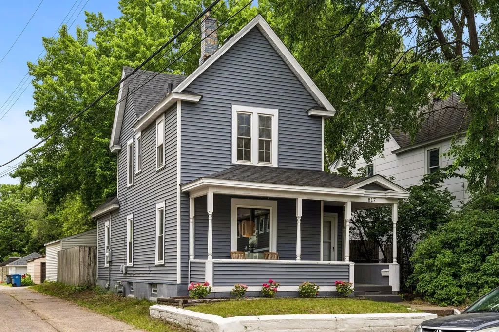 817 26th Avenue NE Minneapolis MN 55418
