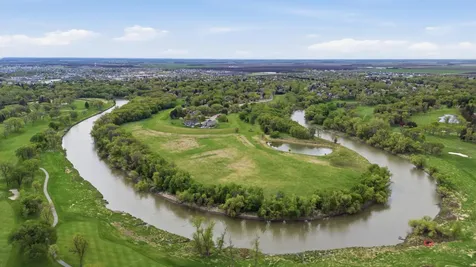 3500 Riverview Circle Moorhead MN 56560