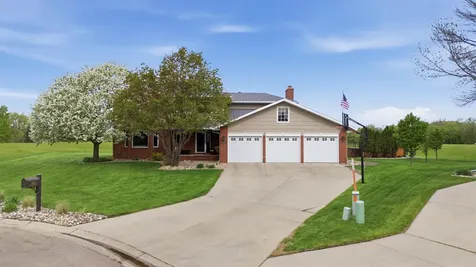 3500 Riverview Circle Moorhead MN 56560