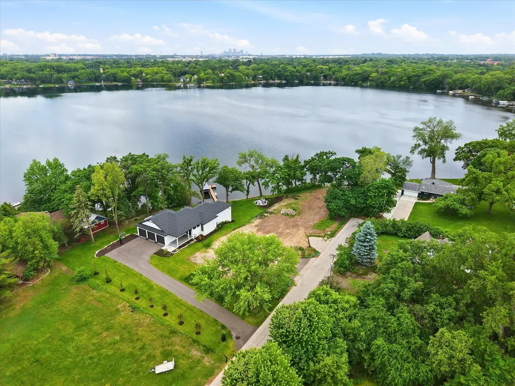 1184 Edgewater Avenue Arden Hills MN 55112
