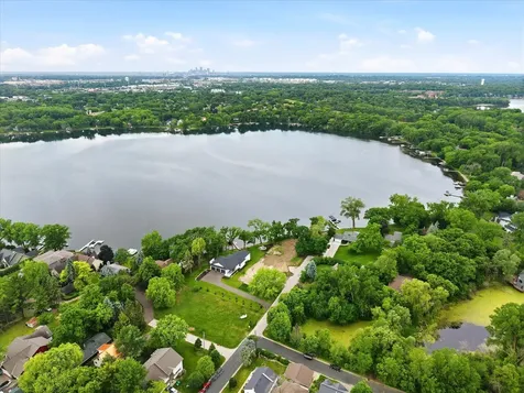 1184 Edgewater Avenue Arden Hills MN 55112