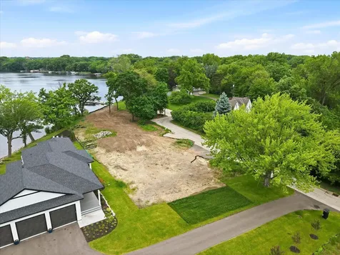 1184 Edgewater Avenue Arden Hills MN 55112