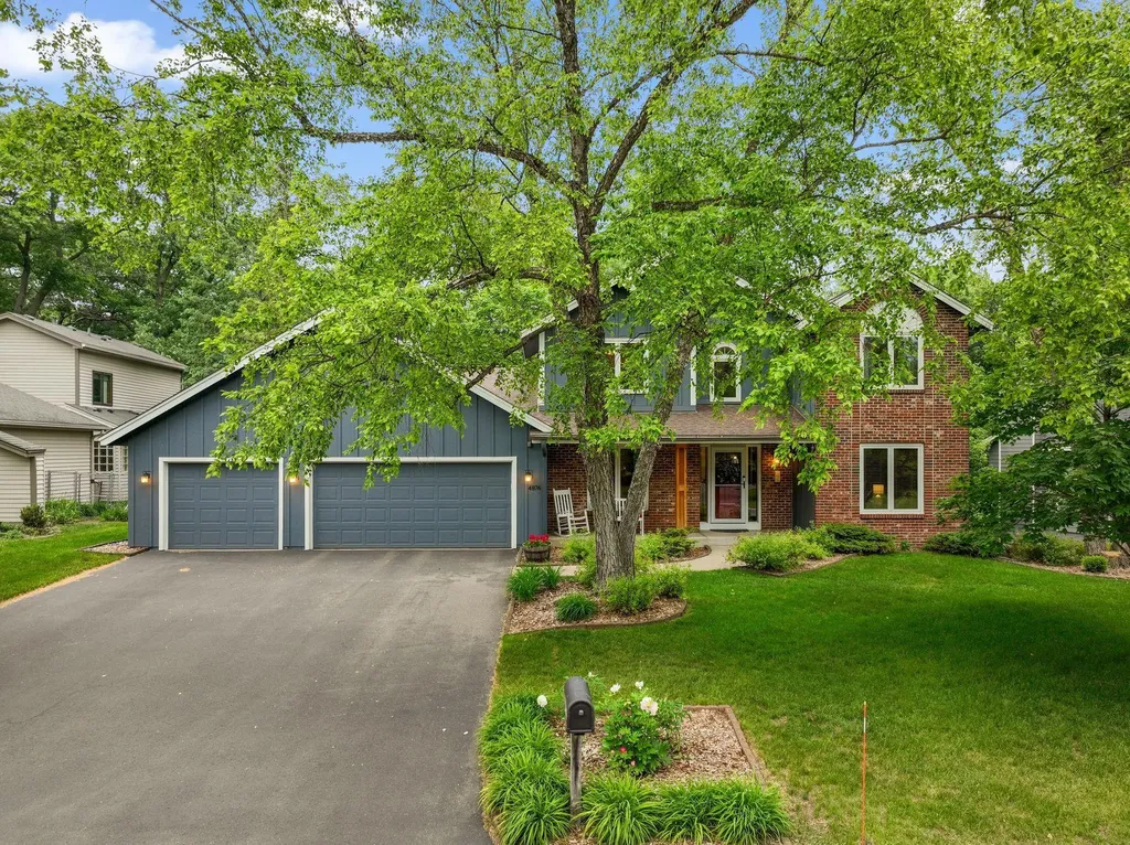 4876 Knottingham Circle Eagan MN 55122