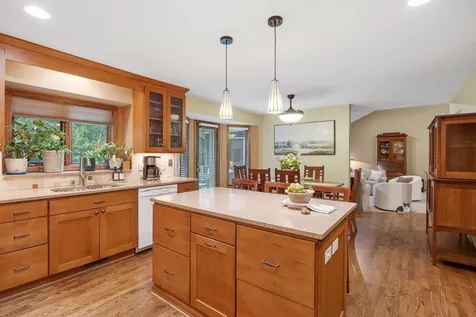 4876 Knottingham Circle Eagan MN 55122