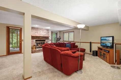 4876 Knottingham Circle Eagan MN 55122