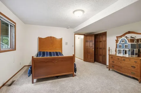 4876 Knottingham Circle Eagan MN 55122