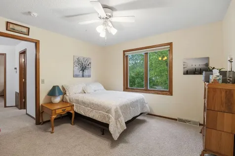4876 Knottingham Circle Eagan MN 55122