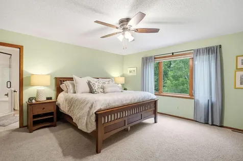 4876 Knottingham Circle Eagan MN 55122