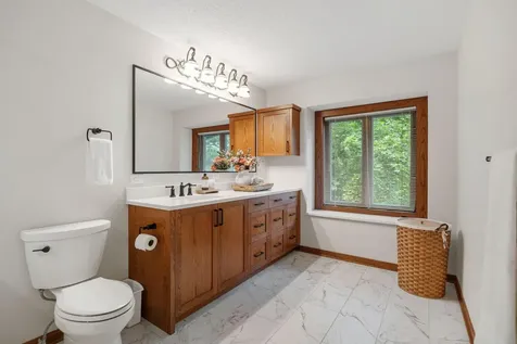 4876 Knottingham Circle Eagan MN 55122