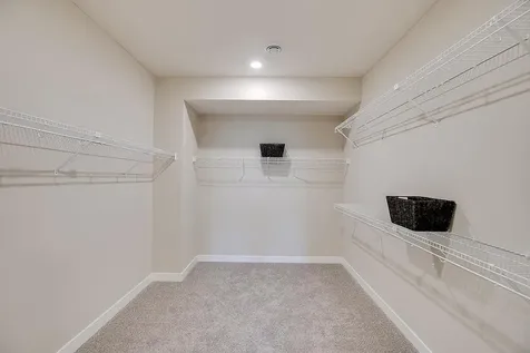 1712 Oak Creek Drive Chaska MN 55318
