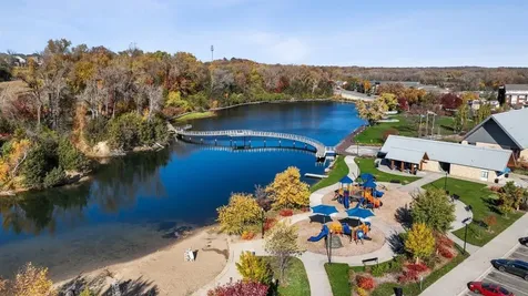 1712 Oak Creek Drive Chaska MN 55318