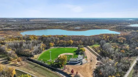 1712 Oak Creek Drive Chaska MN 55318