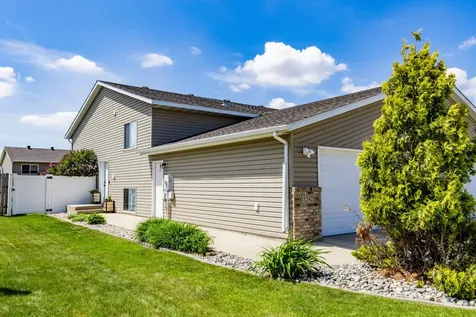 5242 49th Avenue S Fargo ND 58104