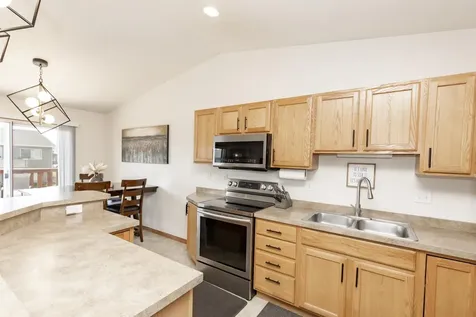 5242 49th Avenue S Fargo ND 58104