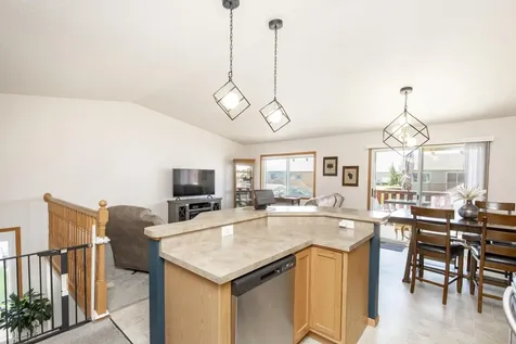 5242 49th Avenue S Fargo ND 58104