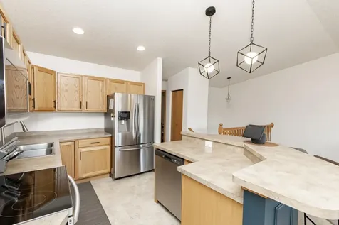 5242 49th Avenue S Fargo ND 58104