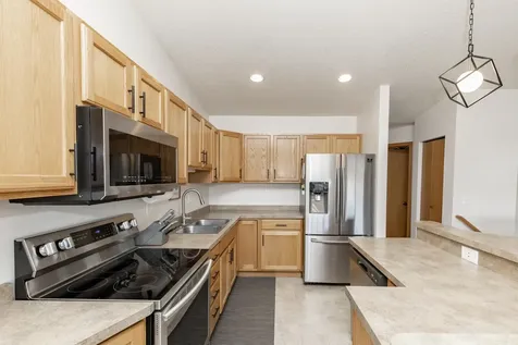 5242 49th Avenue S Fargo ND 58104