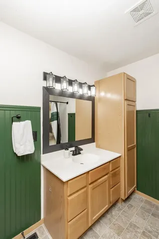 5242 49th Avenue S Fargo ND 58104