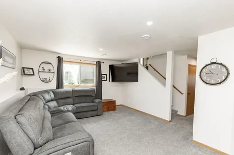 5242 49th Avenue S Fargo ND 58104