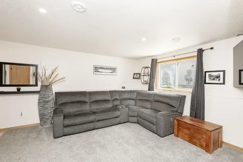5242 49th Avenue S Fargo ND 58104