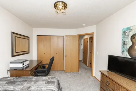 5242 49th Avenue S Fargo ND 58104