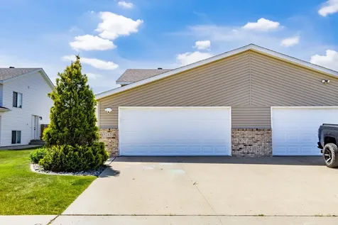 5242 49th Avenue S Fargo ND 58104