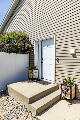5242 49th Avenue S Fargo ND 58104