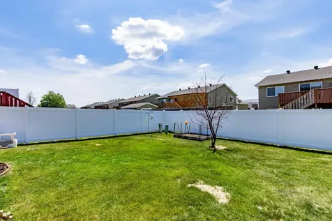 5242 49th Avenue S Fargo ND 58104