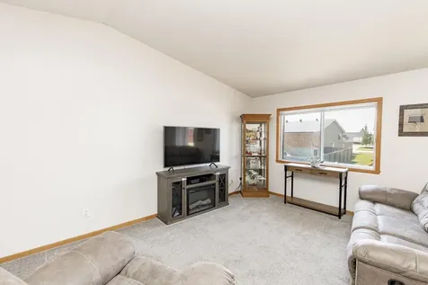 5242 49th Avenue S Fargo ND 58104
