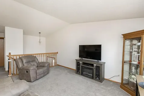 5242 49th Avenue S Fargo ND 58104
