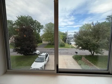 2339 Roselawn Avenue W Roseville MN 55113