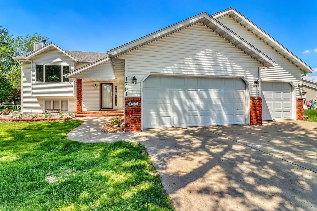 1701 33 1/2 Street S Moorhead MN 56560