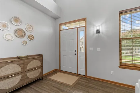 713 Cobblestone Way Shakopee MN 55379