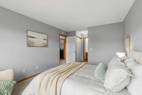 713 Cobblestone Way Shakopee MN 55379