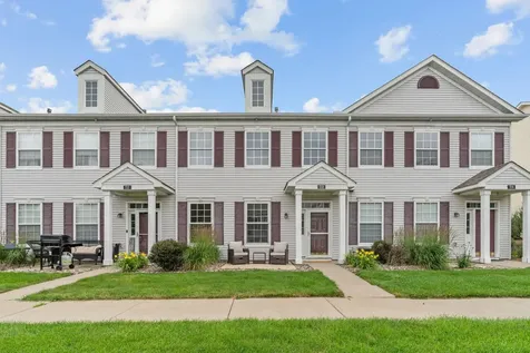 713 Cobblestone Way Shakopee MN 55379