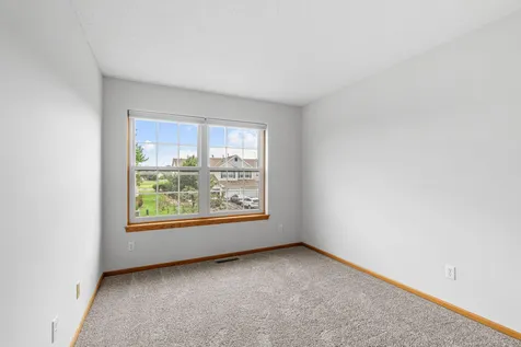 713 Cobblestone Way Shakopee MN 55379